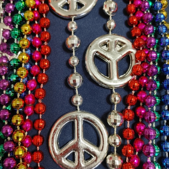 10 NECKLACES-PEACE SIGNS (2)&DISCO BALLS - Picture 7 of 7